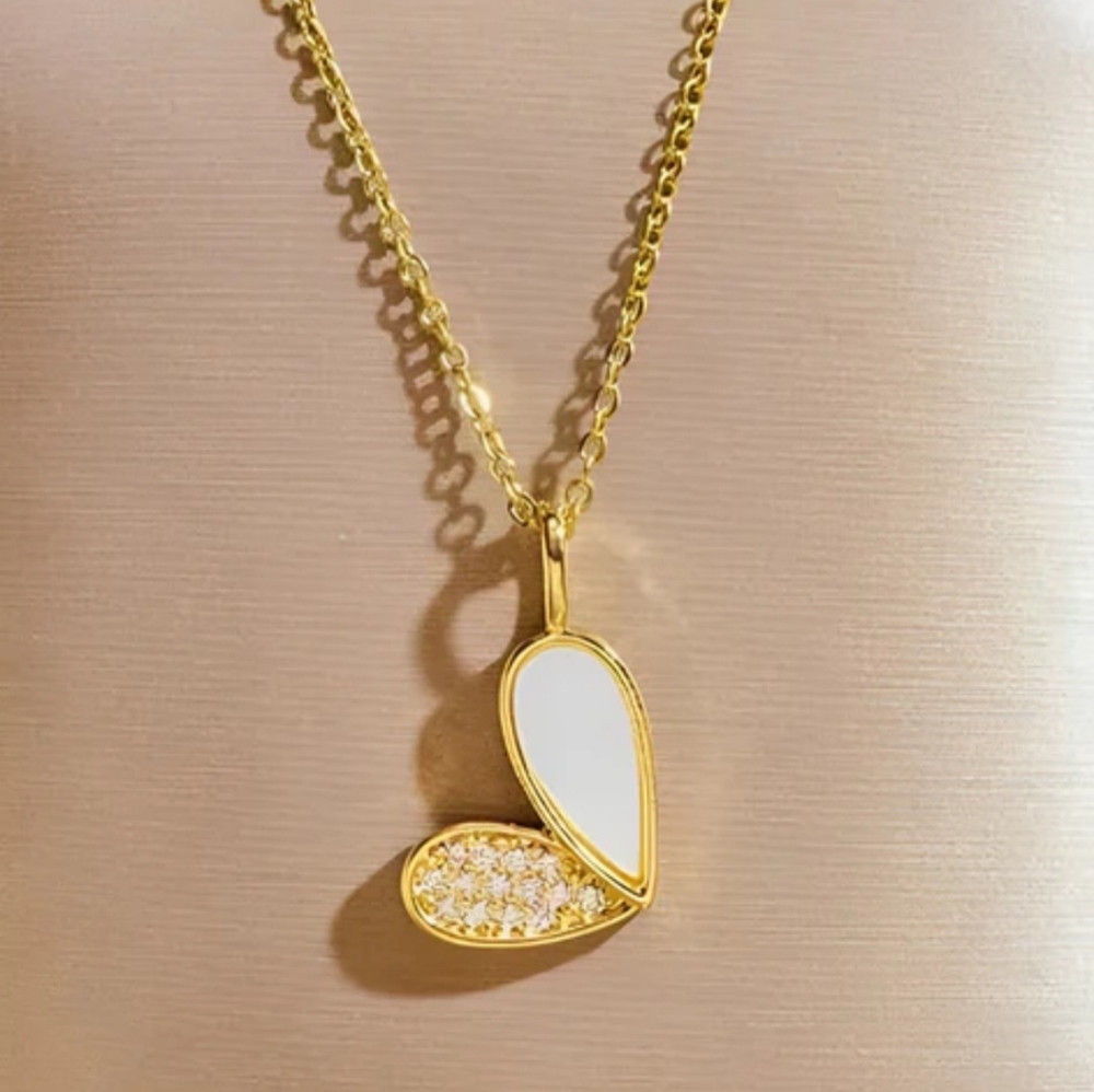 Heart Shell Neckless - Picture 2 of 7